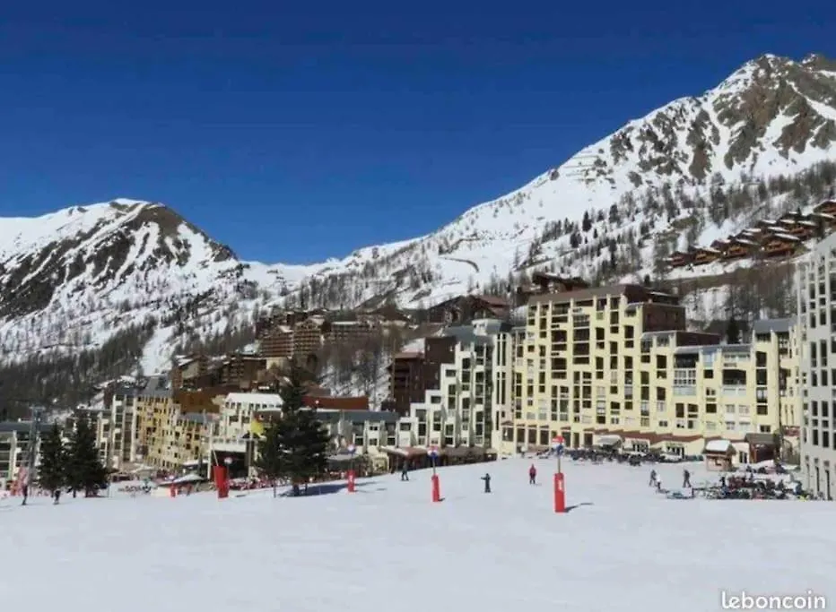 Apartment Les Terrasses D Isola B Avec Parking Couvert Inclus Proche Des Pistes Et De La Galerie, Residence Recente